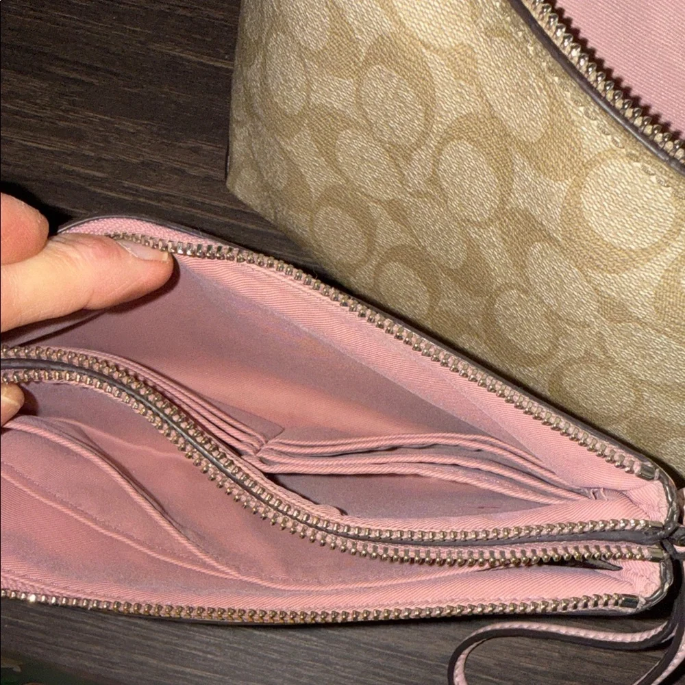 Coach set 4 pieces  Beige and Pink Women's Bag EUC - Picture 13 of 16